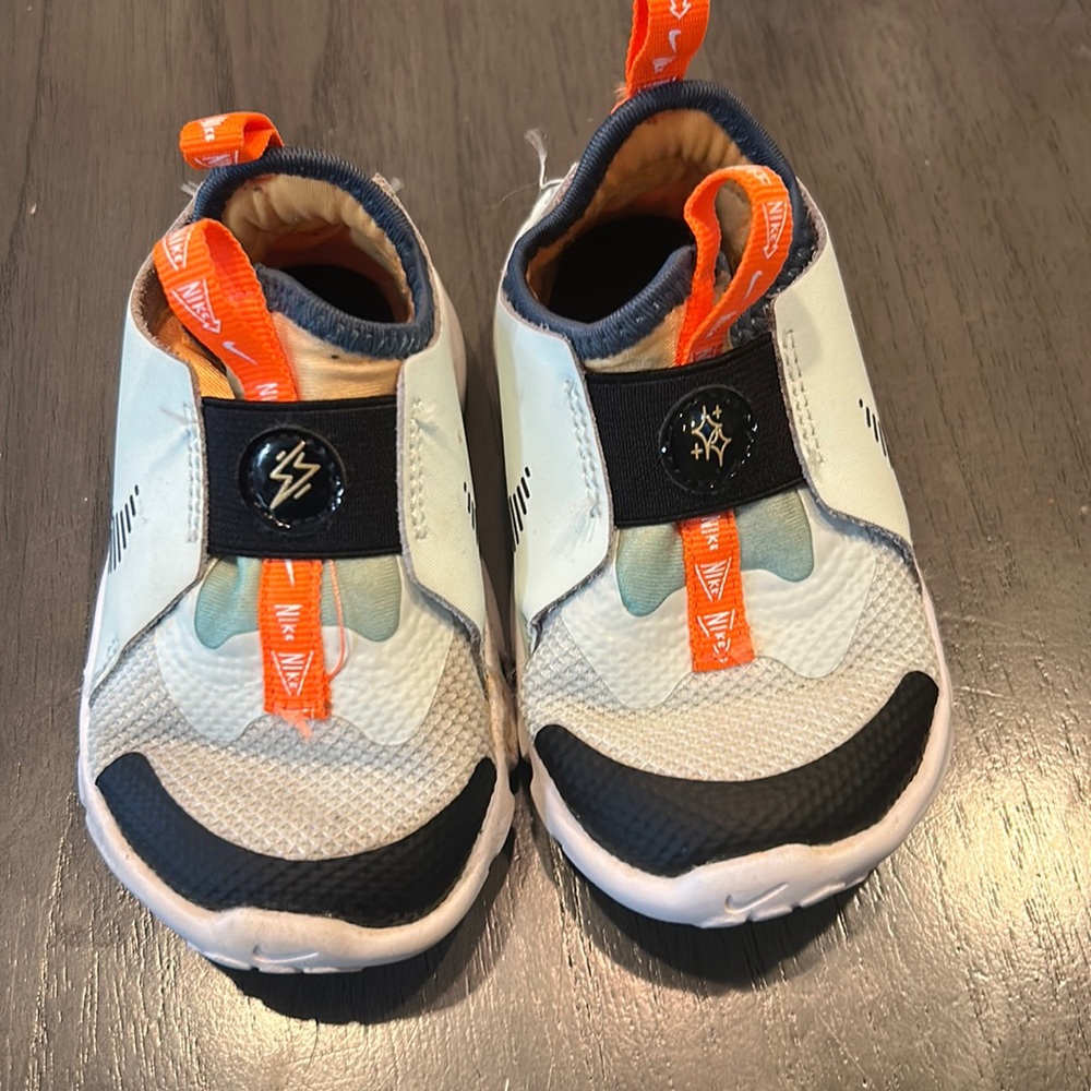 Nike toddler shoes - size 6c